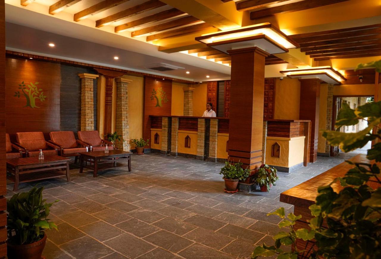 Bar Peepal Resort Pokhara Eksteriør bilde The lobby of the hotel