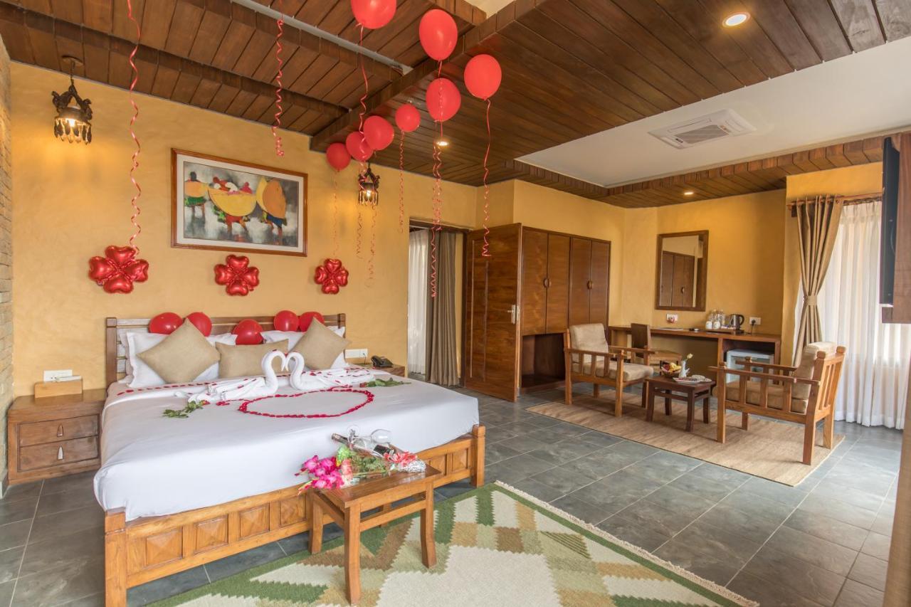 Bar Peepal Resort Pokhara Eksteriør bilde A room at the resort