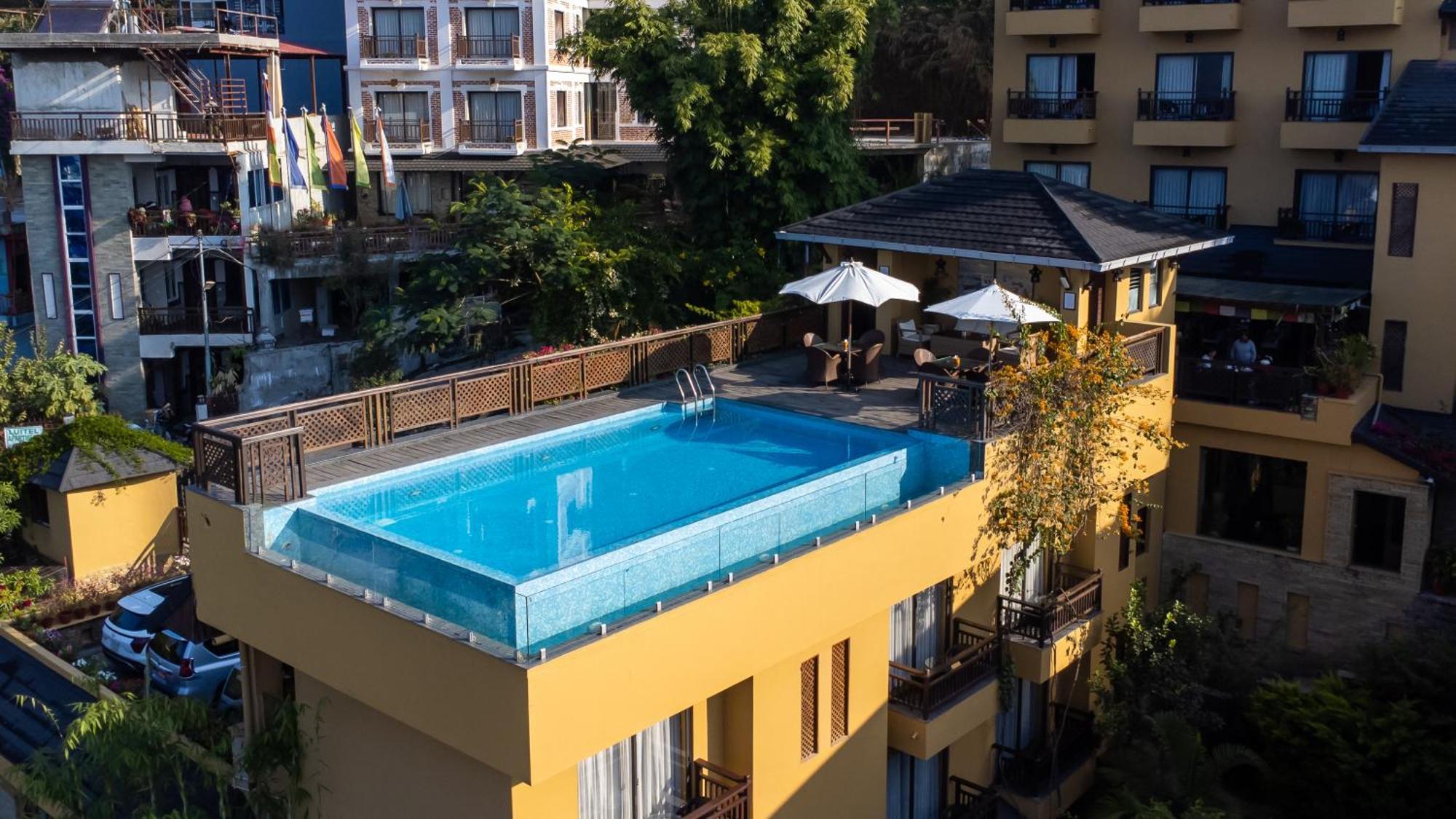 Bar Peepal Resort Pokhara Eksteriør bilde Rooftop pool at the Hotel