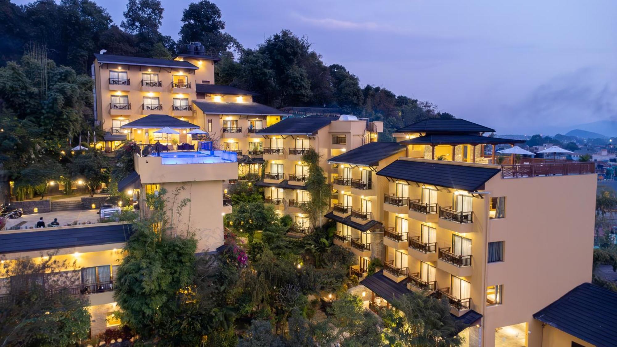 Bar Peepal Resort Pokhara Eksteriør bilde The Royal