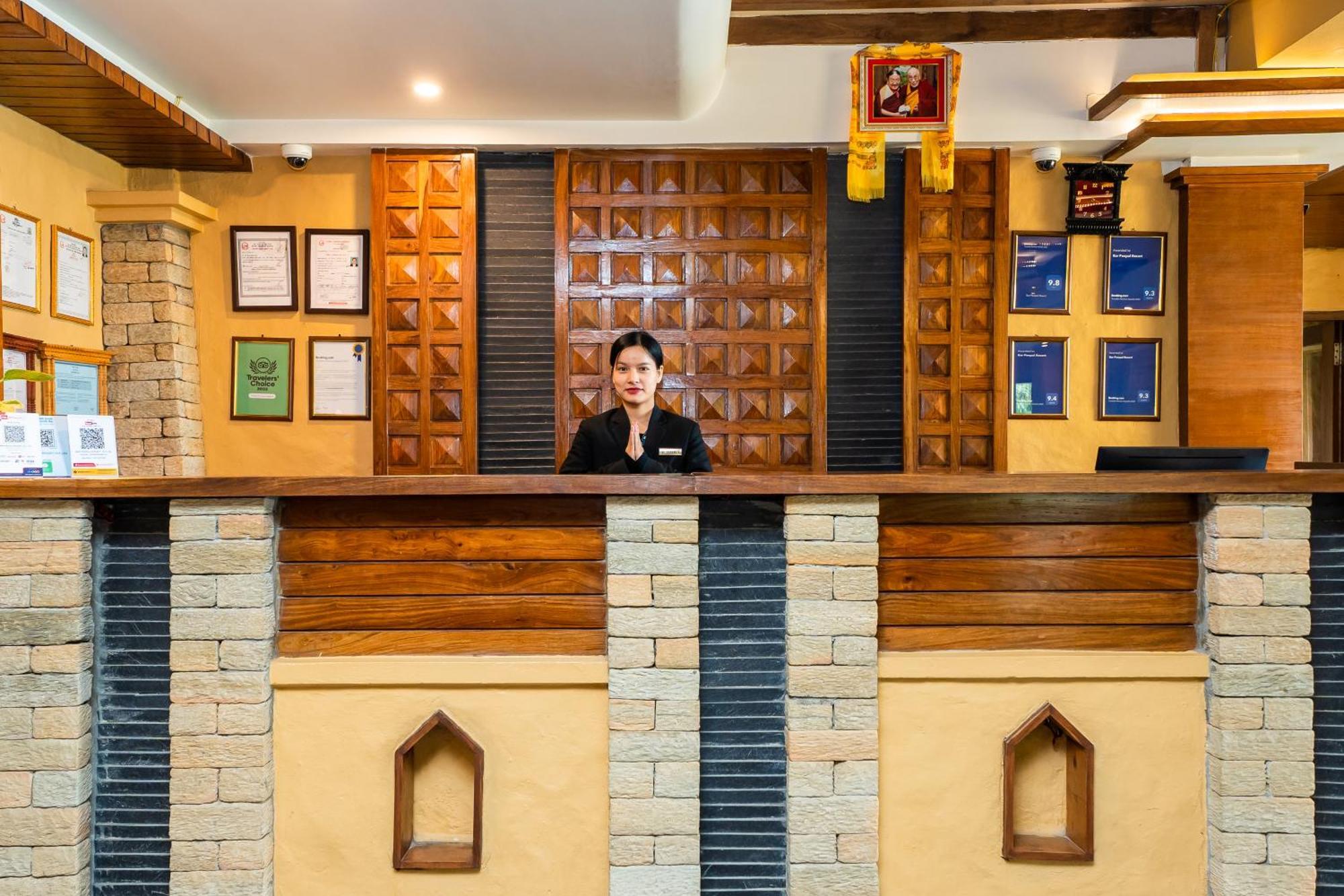 Bar Peepal Resort Pokhara Eksteriør bilde Reception at the hotel