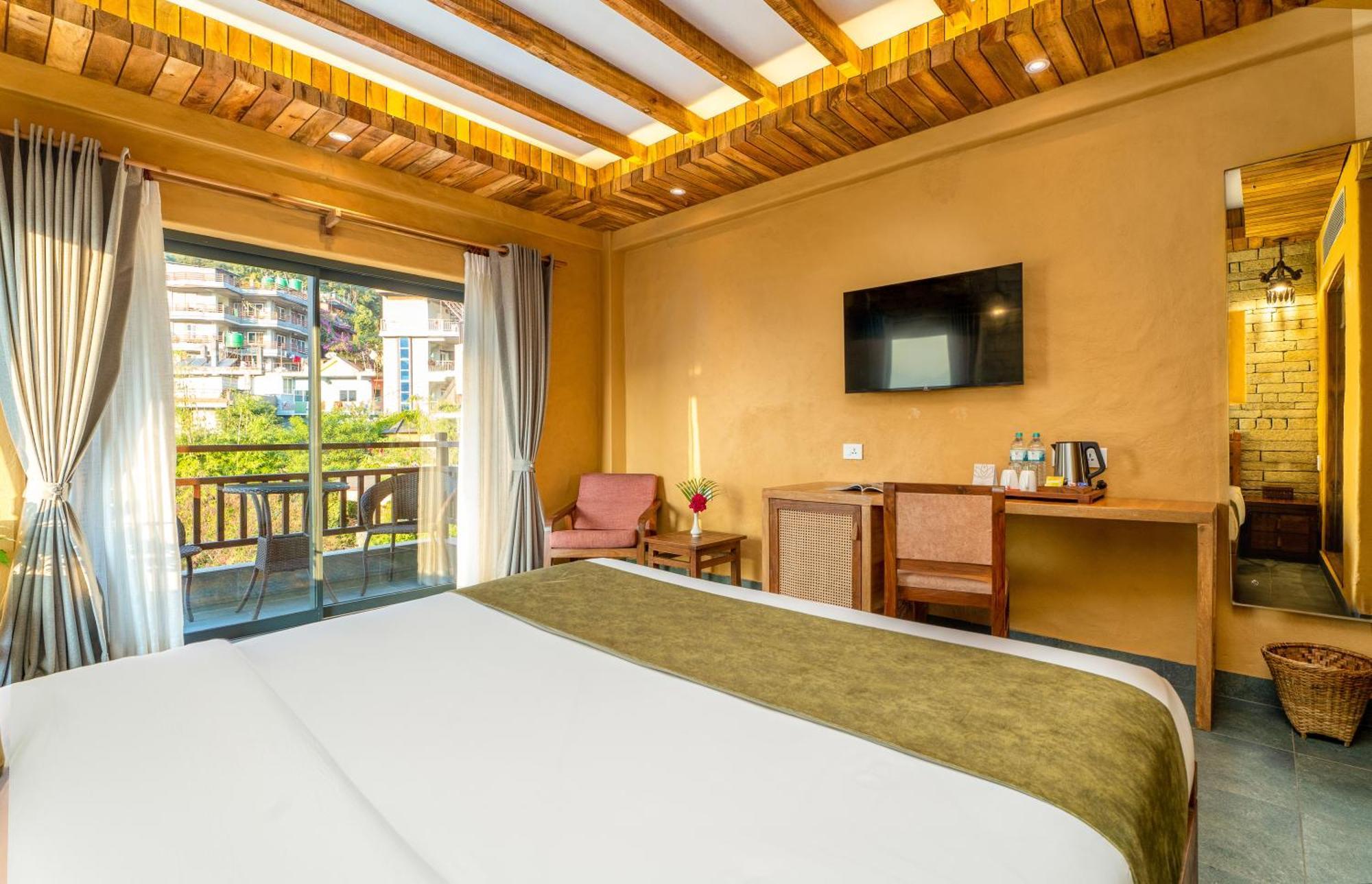 Bar Peepal Resort Pokhara Eksteriør bilde Deluxe Room